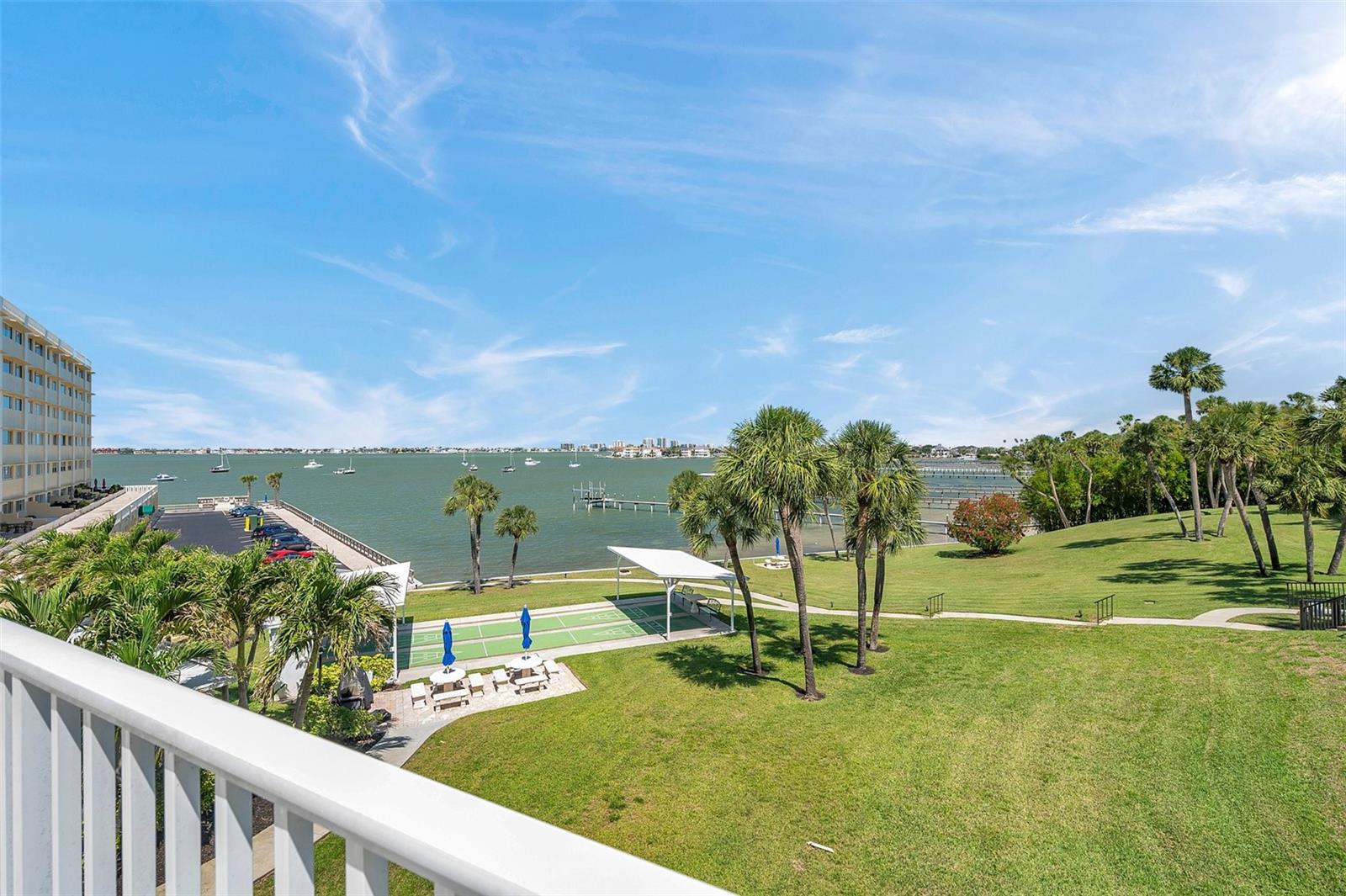 HARBOUR CLUB CONDO 2 - Residential