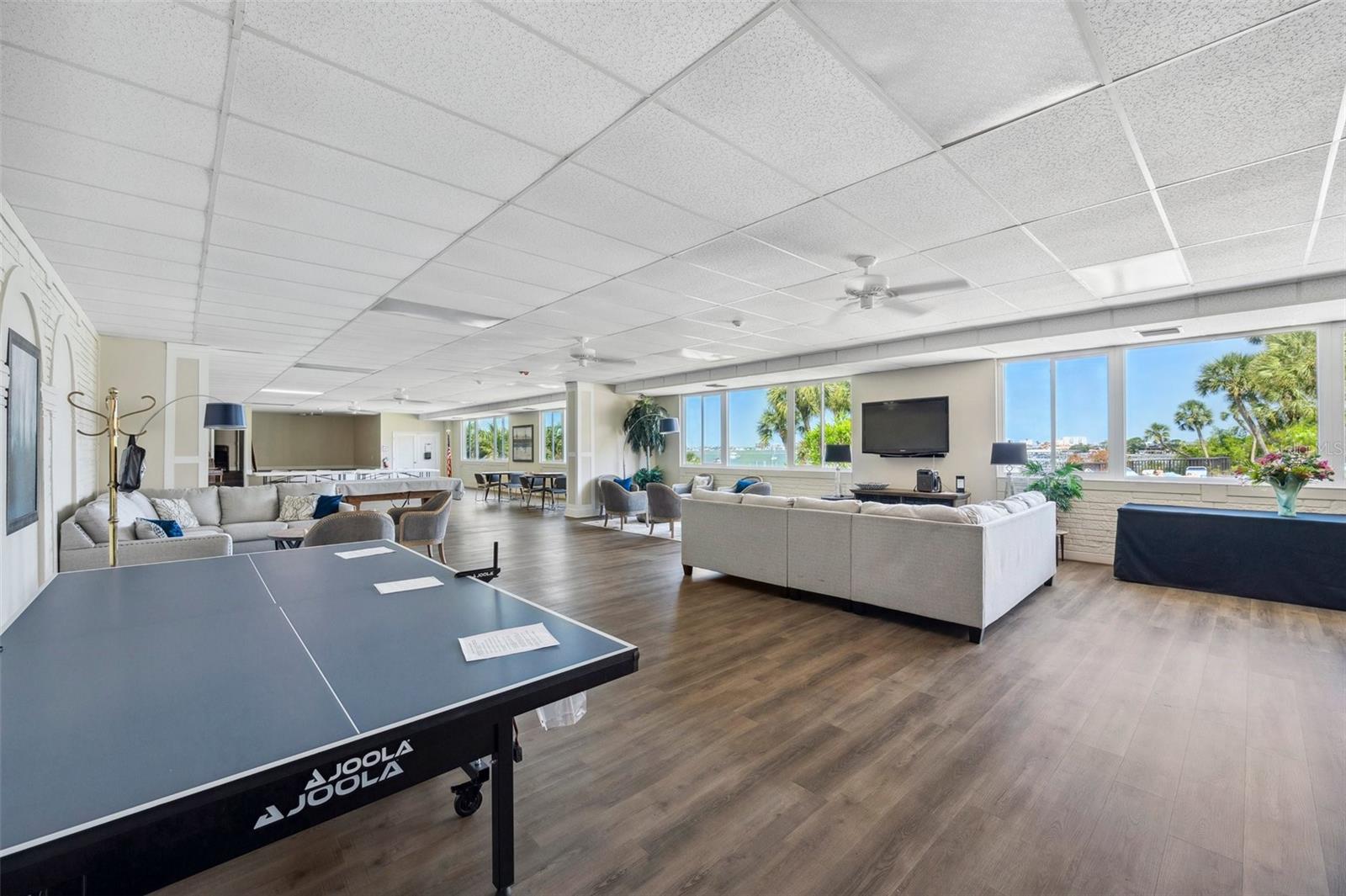 HARBOUR CLUB CONDO 2 - Residential