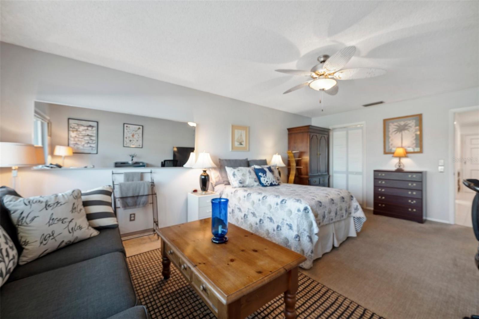 HARBOUR CLUB CONDO 2 - Residential