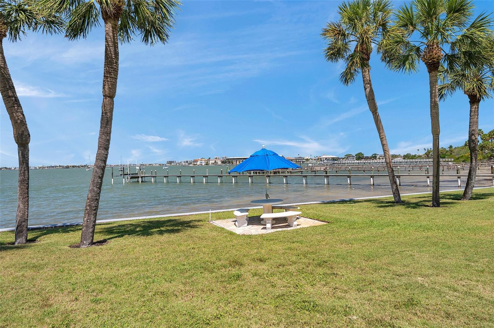 HARBOUR CLUB CONDO 2 - Residential