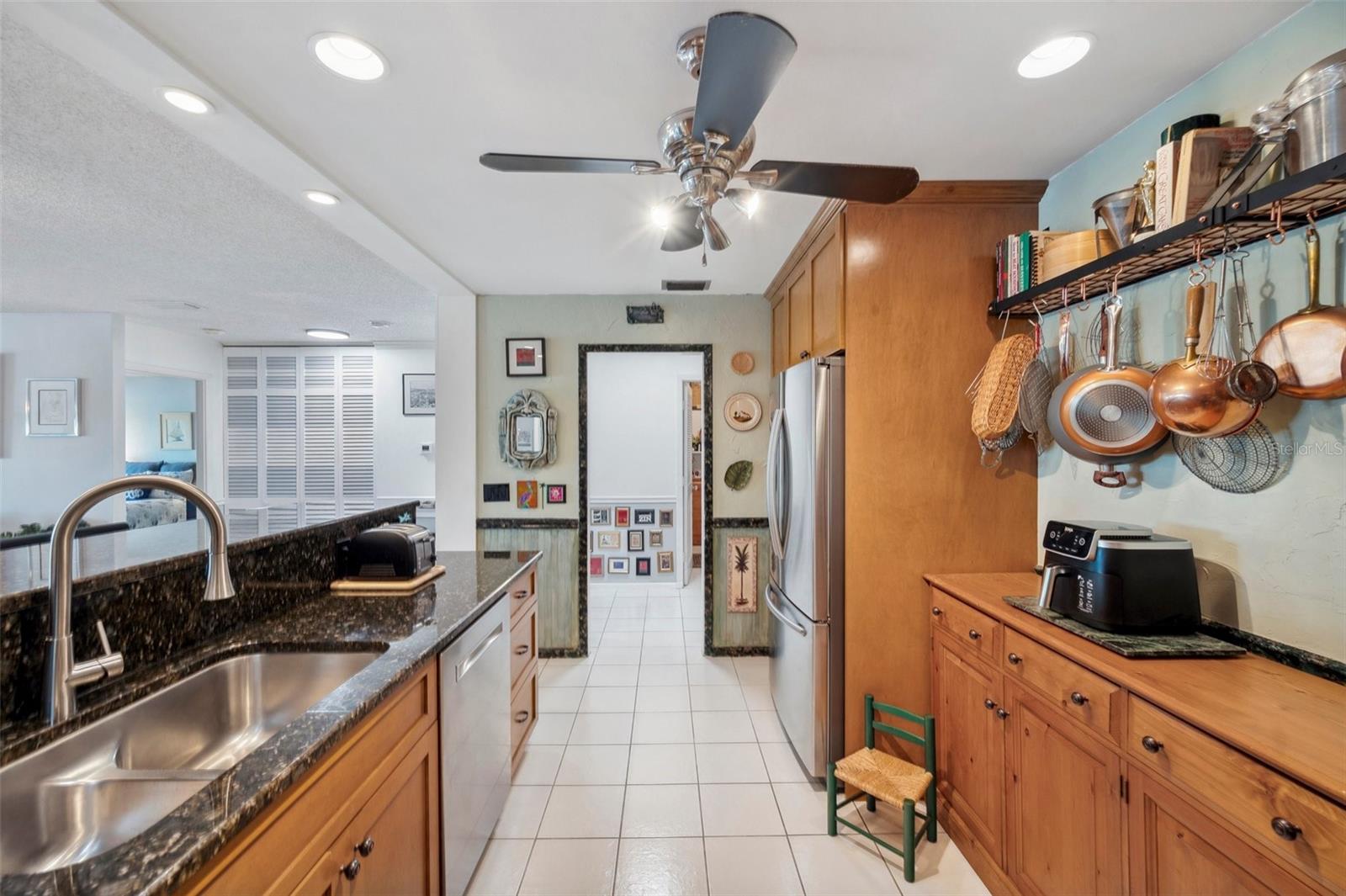 HARBOUR CLUB CONDO 2 - Residential