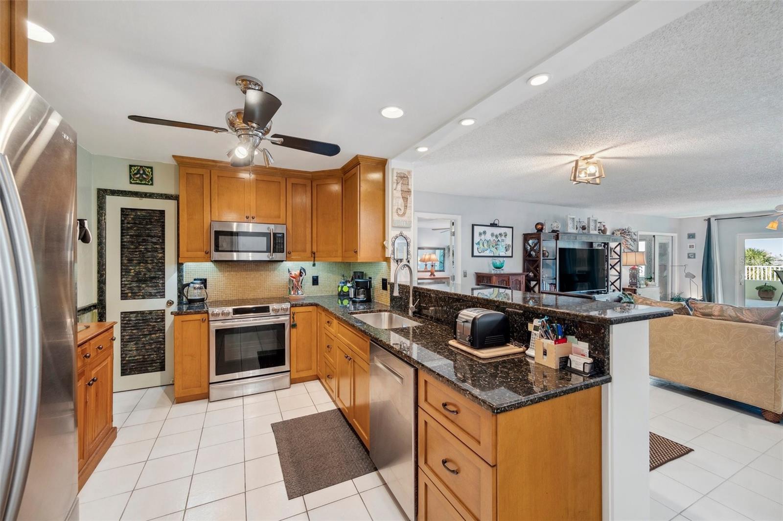 HARBOUR CLUB CONDO 2 - Residential