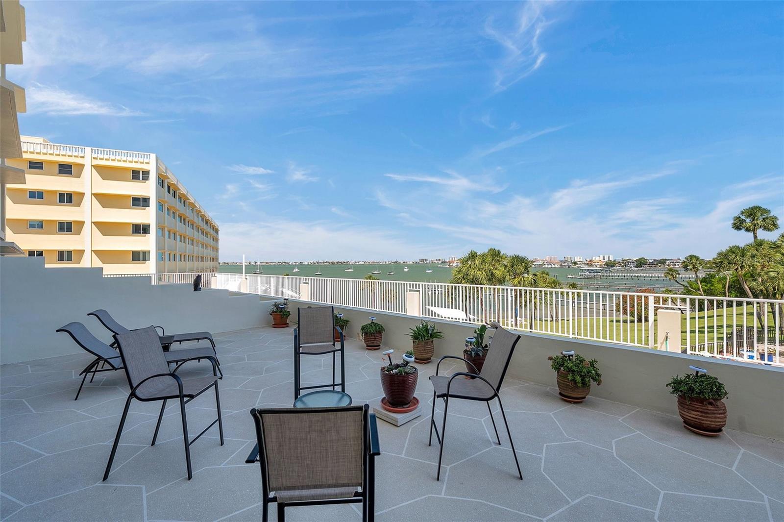 HARBOUR CLUB CONDO 2 - Residential