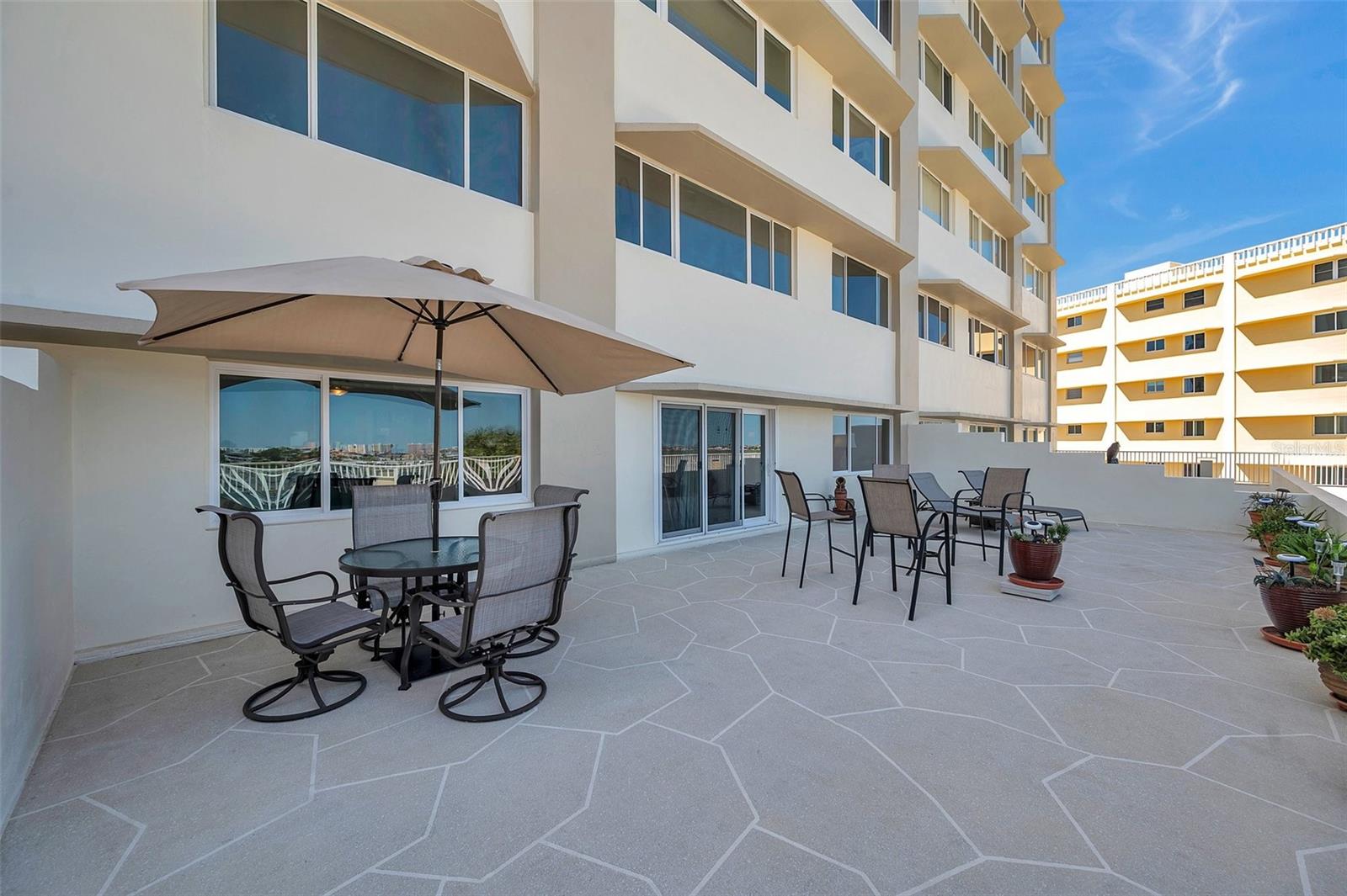 HARBOUR CLUB CONDO 2 - Residential