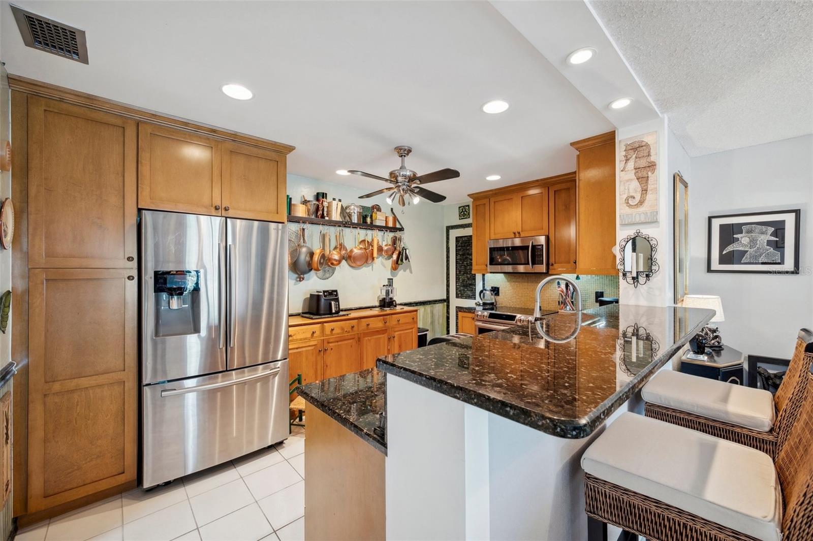 HARBOUR CLUB CONDO 2 - Residential