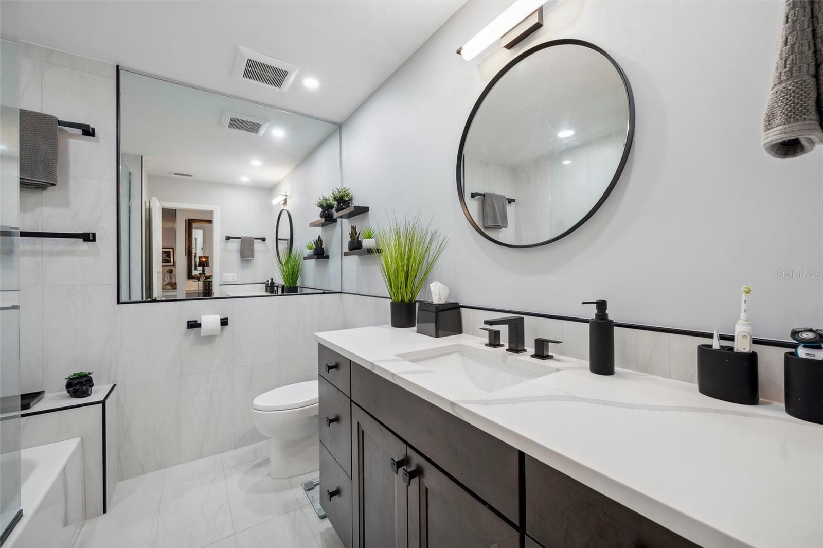 HARBOUR CLUB CONDO 2 - Residential