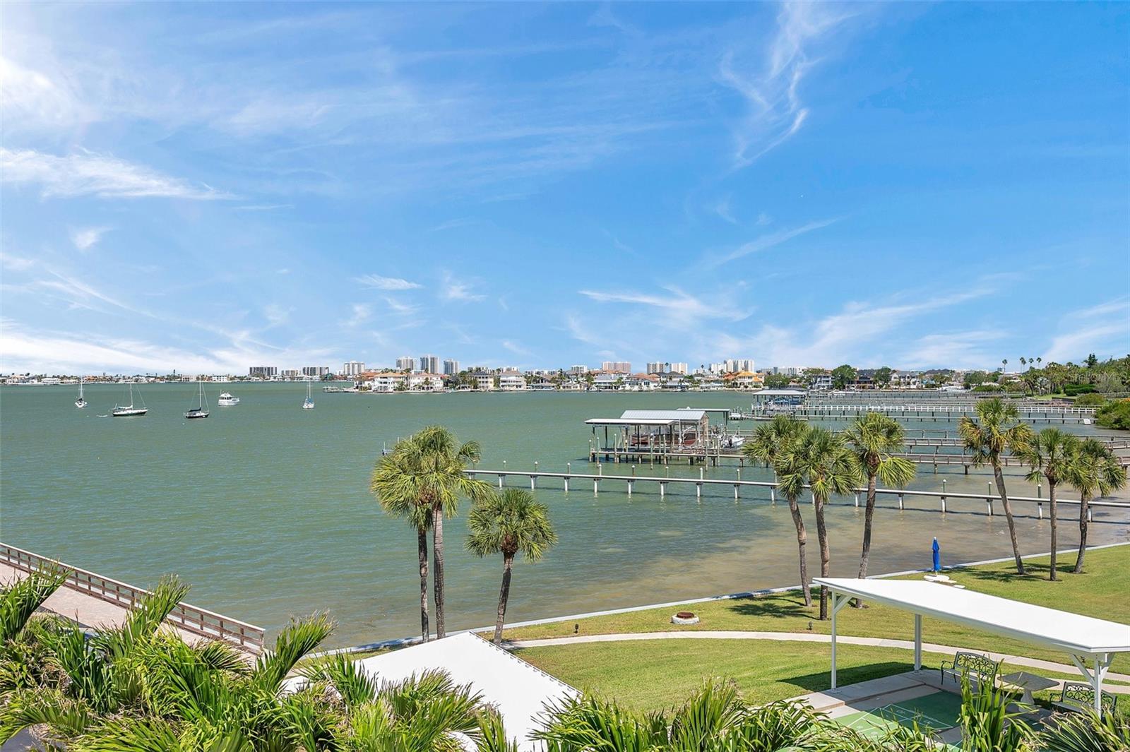 HARBOUR CLUB CONDO 2 - Residential