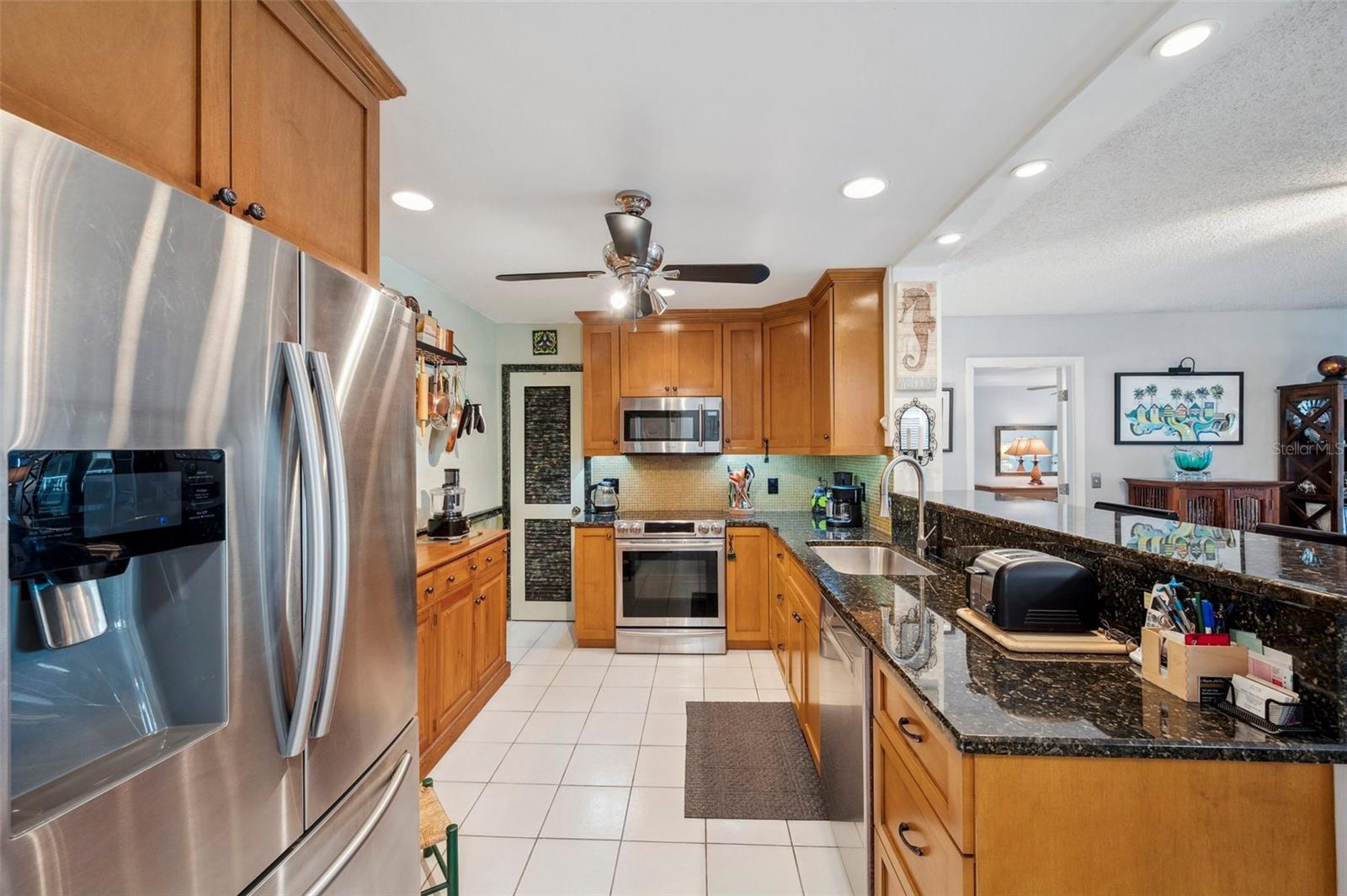 HARBOUR CLUB CONDO 2 - Residential