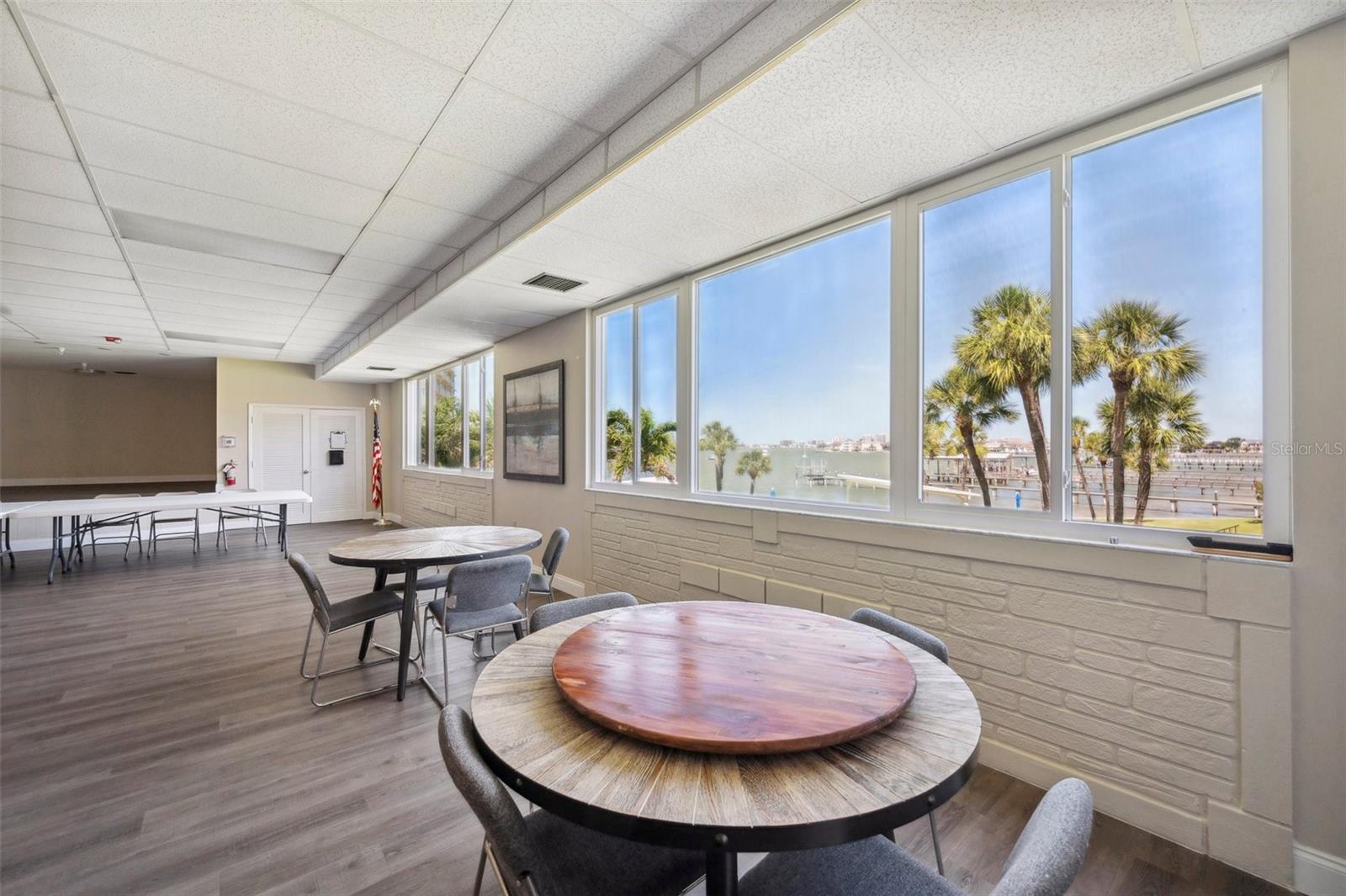 HARBOUR CLUB CONDO 2 - Residential