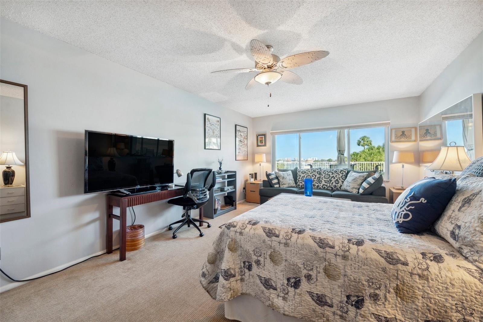 HARBOUR CLUB CONDO 2 - Residential