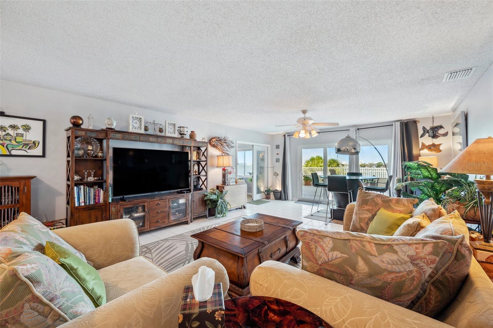 HARBOUR CLUB CONDO 2 - Residential