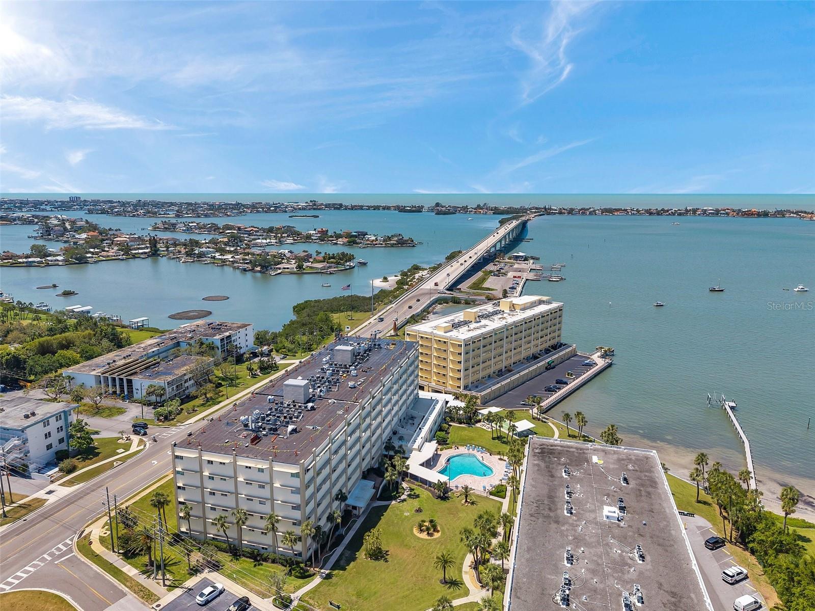 HARBOUR CLUB CONDO 2 - Residential