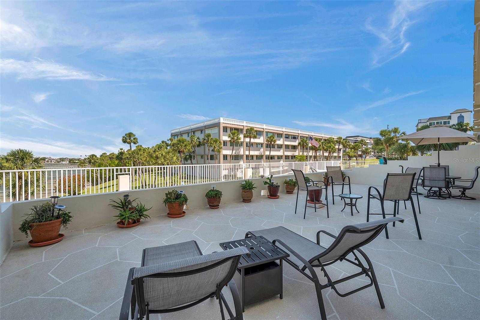 HARBOUR CLUB CONDO 2 - Residential