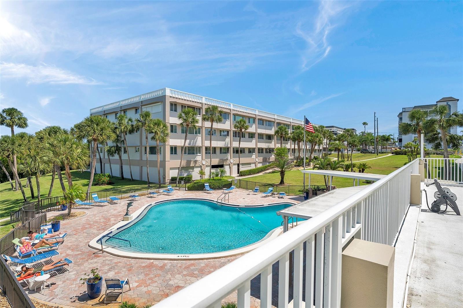 HARBOUR CLUB CONDO 2 - Residential