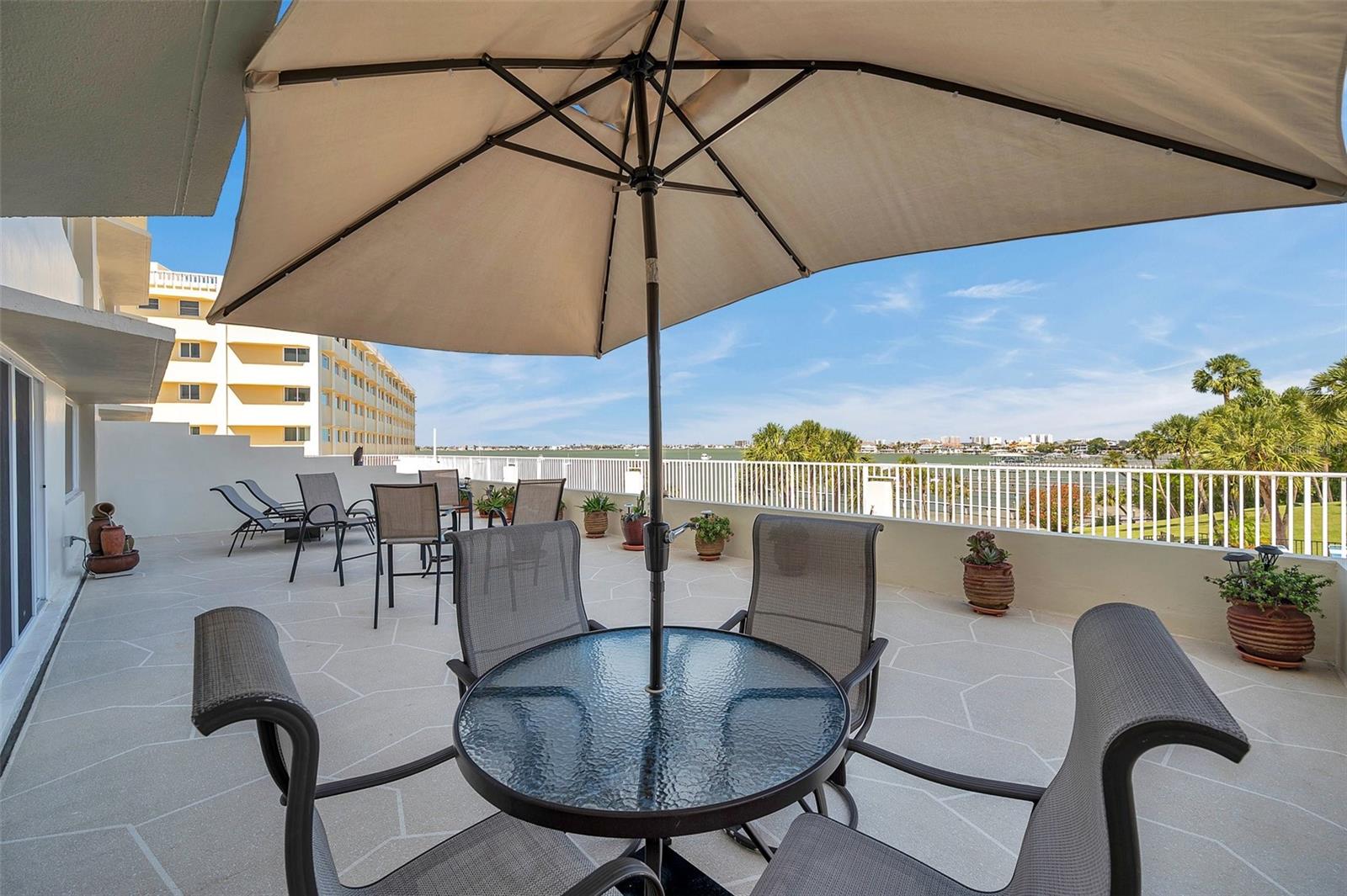 HARBOUR CLUB CONDO 2 - Residential