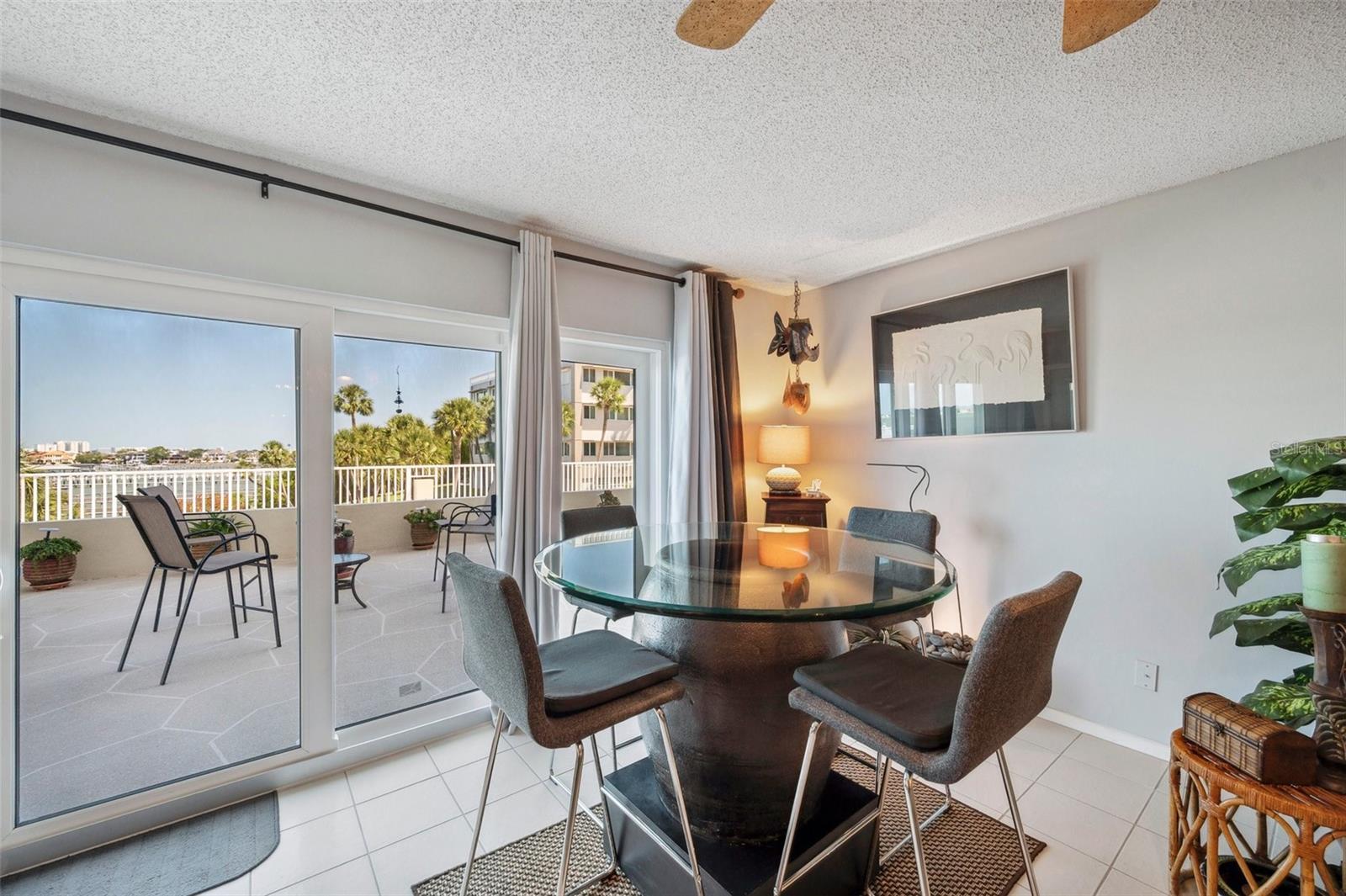 HARBOUR CLUB CONDO 2 - Residential