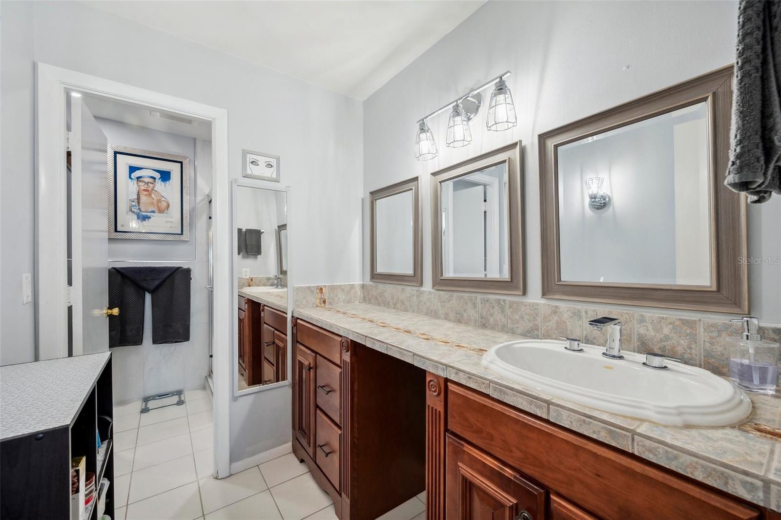 HARBOUR CLUB CONDO 2 - Residential