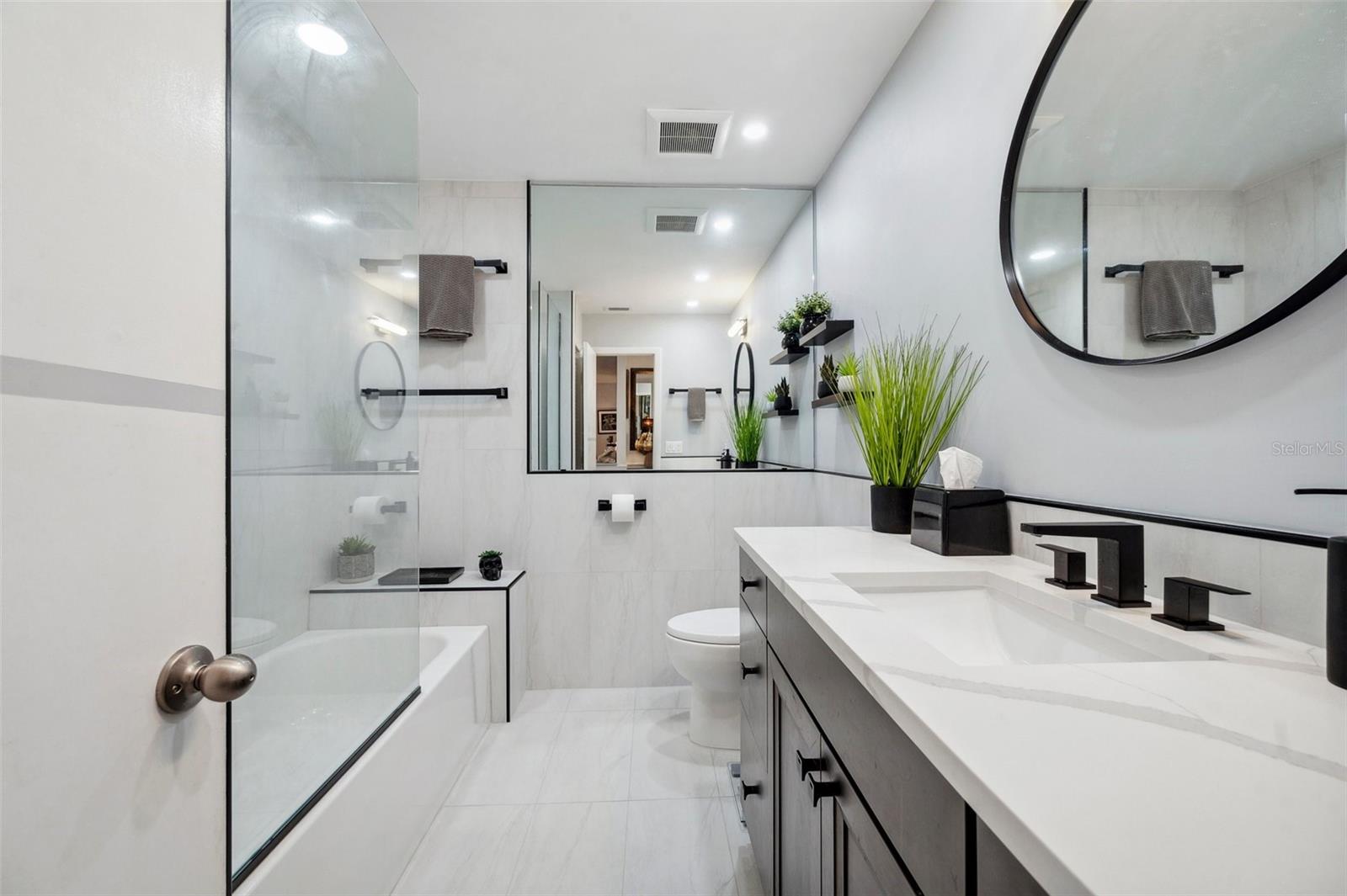 HARBOUR CLUB CONDO 2 - Residential