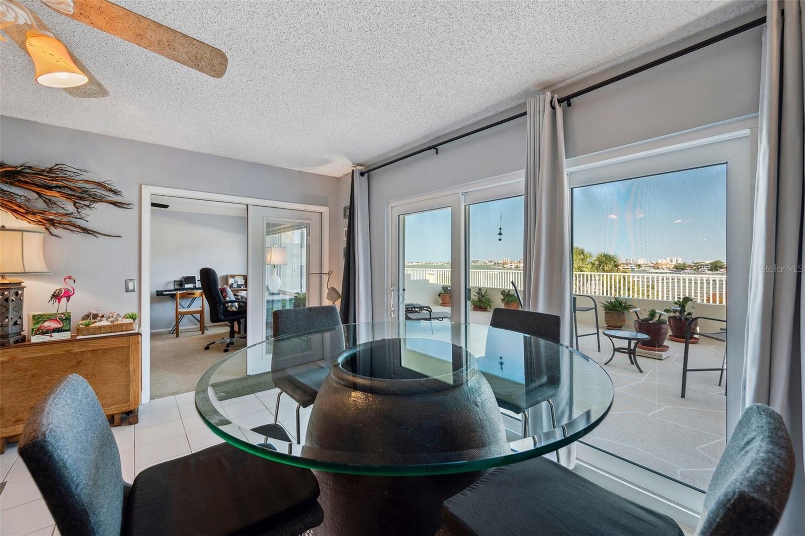 HARBOUR CLUB CONDO 2 - Residential