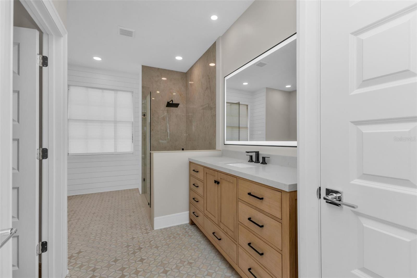 KINGS GATE PH 05 - Residential