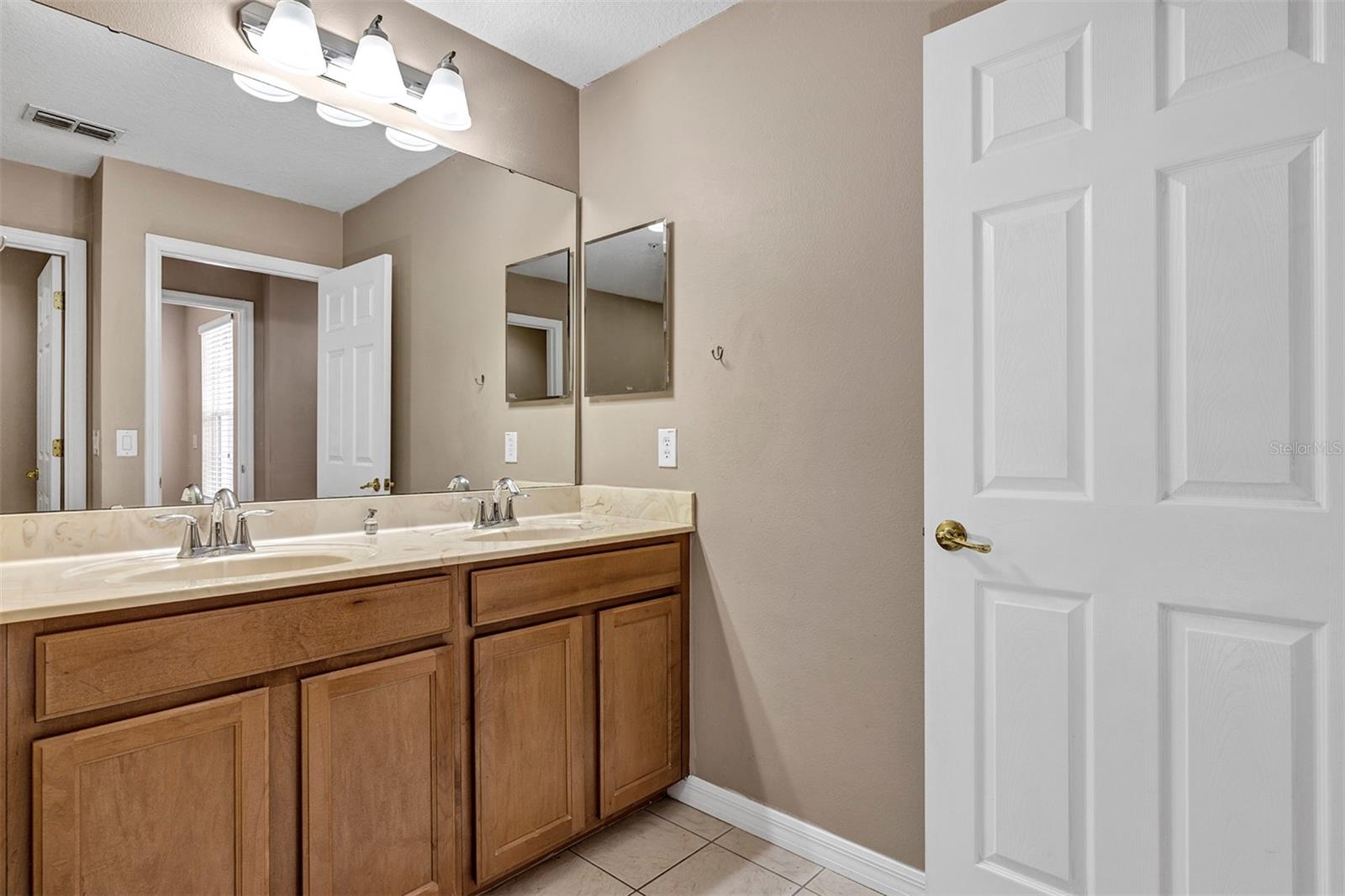 ISLES OF OVIEDO - Residential Lease