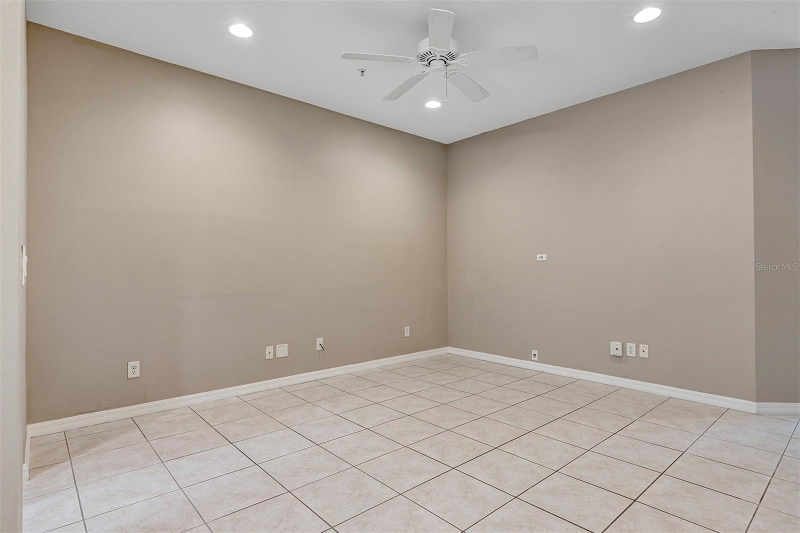 ISLES OF OVIEDO - Residential Lease