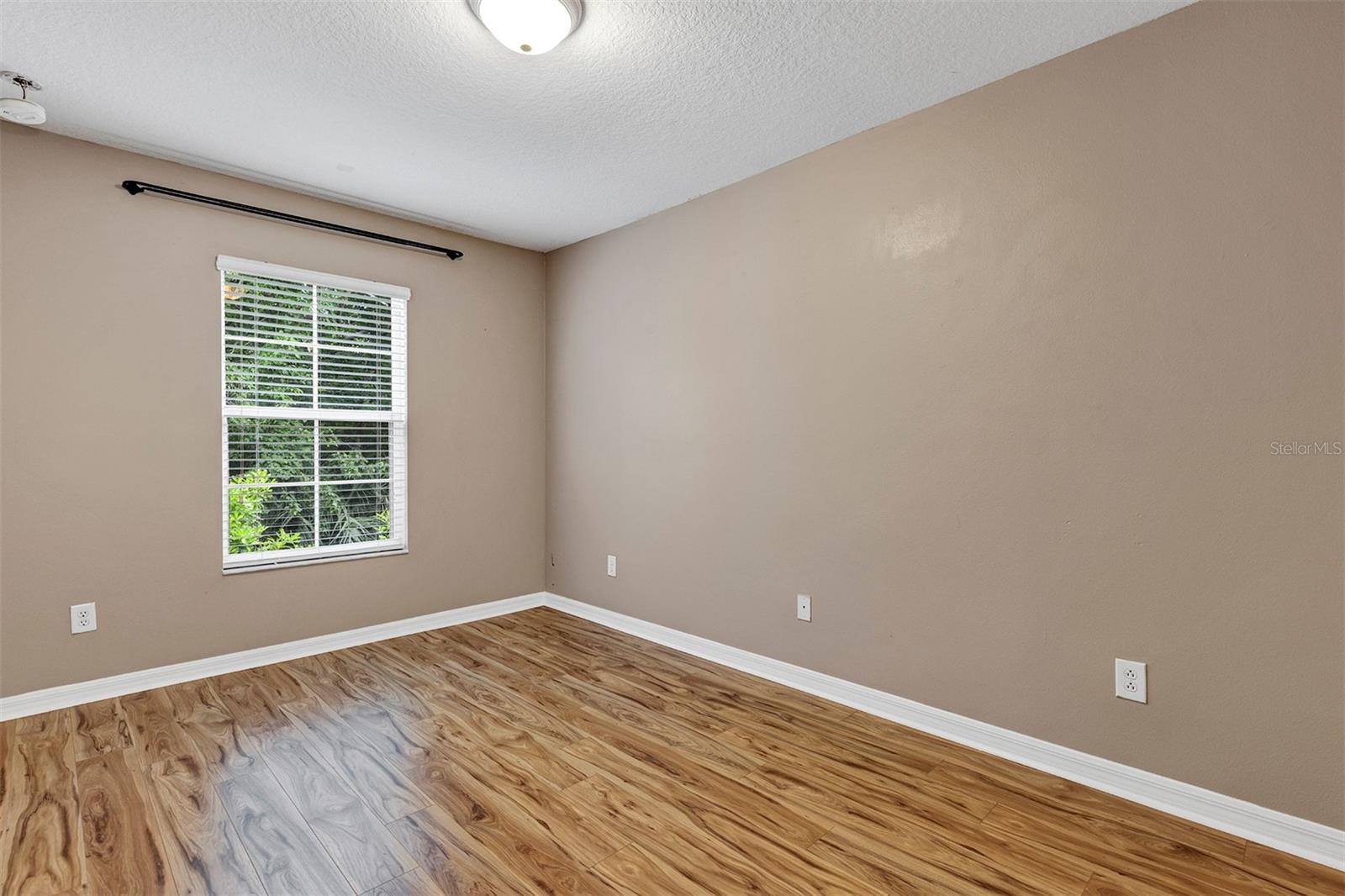ISLES OF OVIEDO - Residential Lease