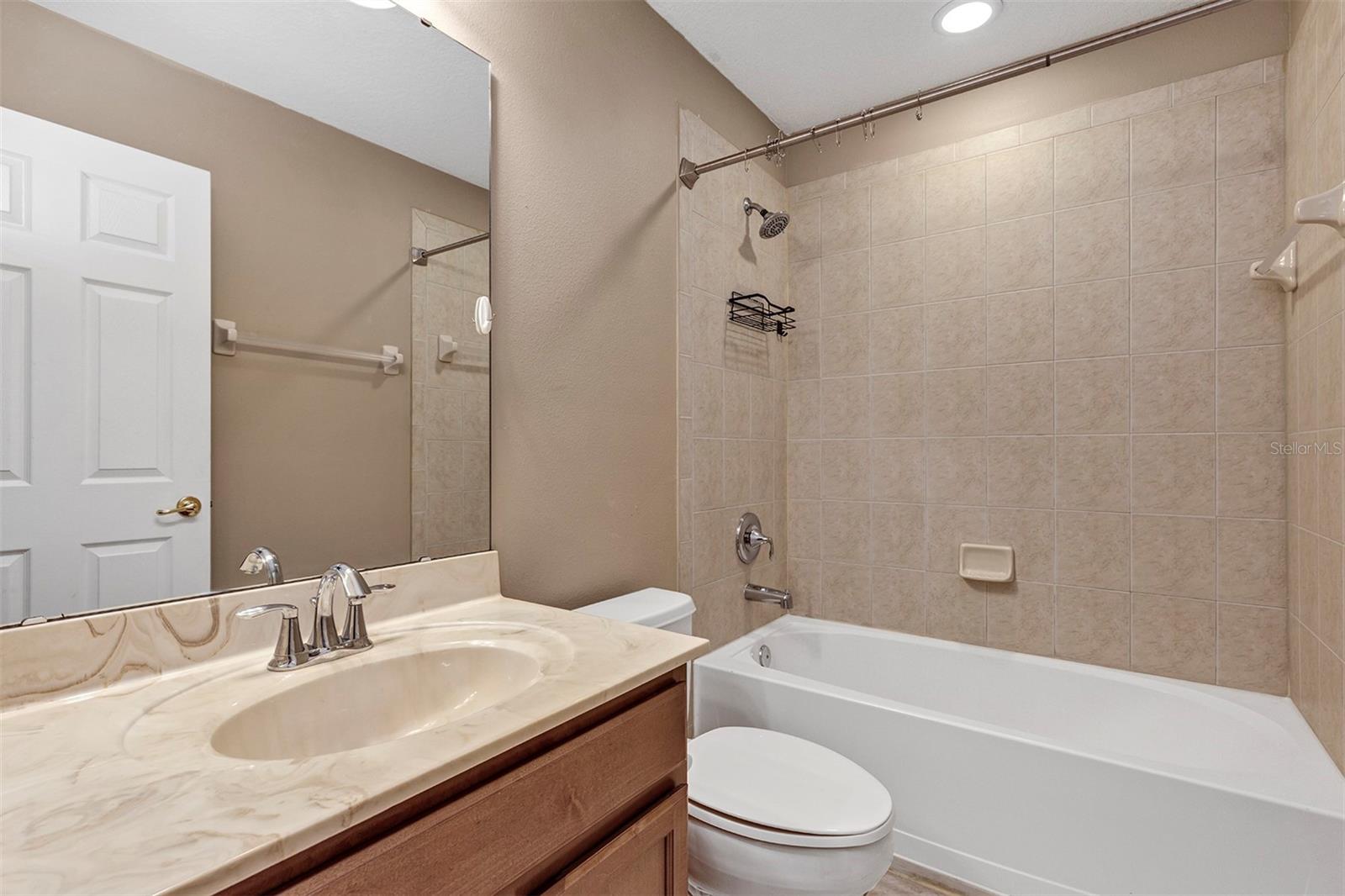 ISLES OF OVIEDO - Residential Lease