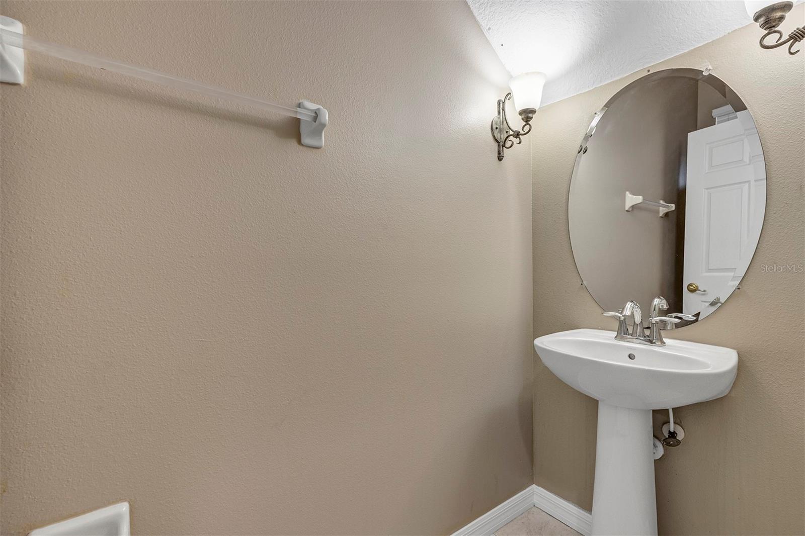 ISLES OF OVIEDO - Residential Lease