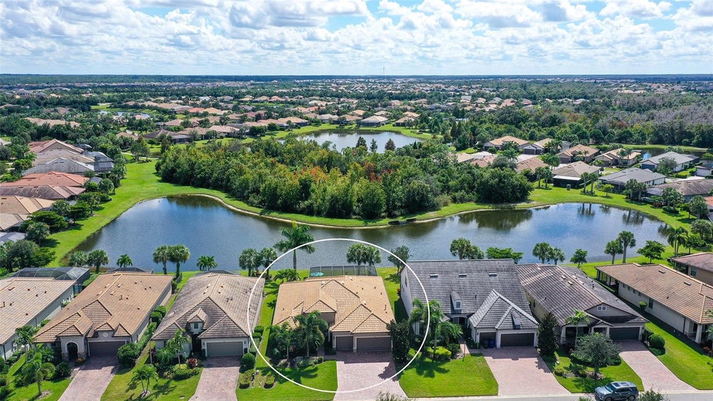 Photo of 6827 Gosport Cove, Bradenton, FL 34202 (MLS # A4709305)