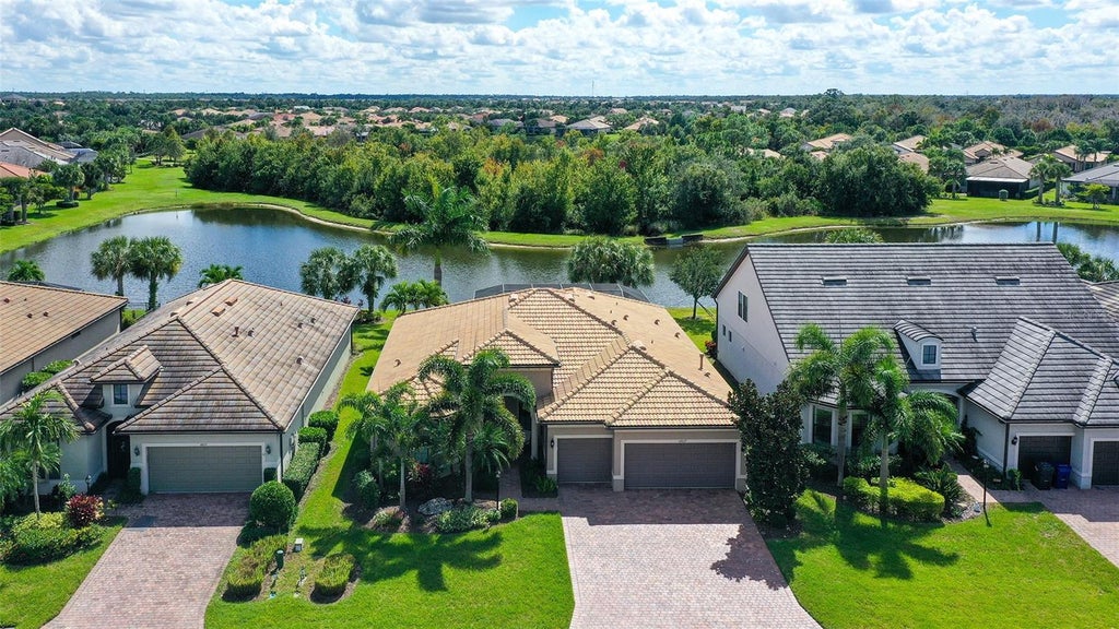 Photo of 6827 Gosport Cove, Bradenton, FL 34202 (MLS # A4709305)