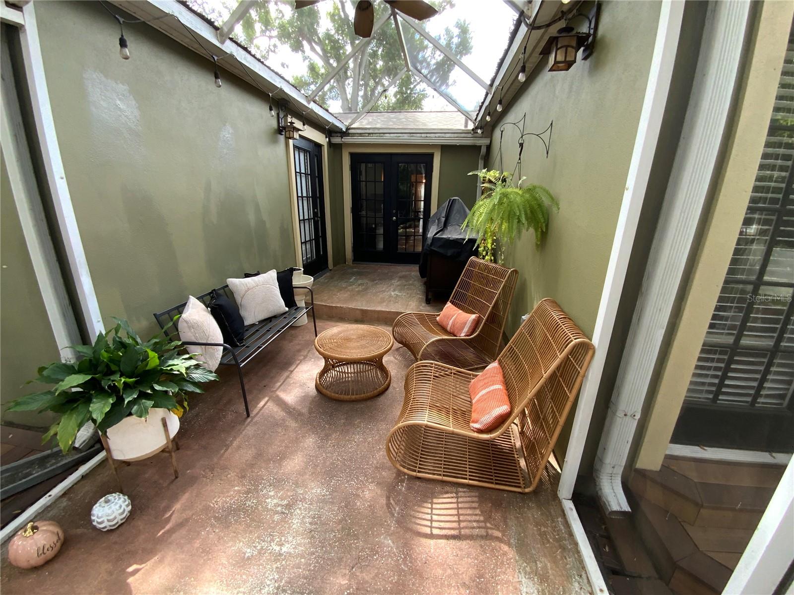 MARYLAND MANOR 2ND UNIT - Residential