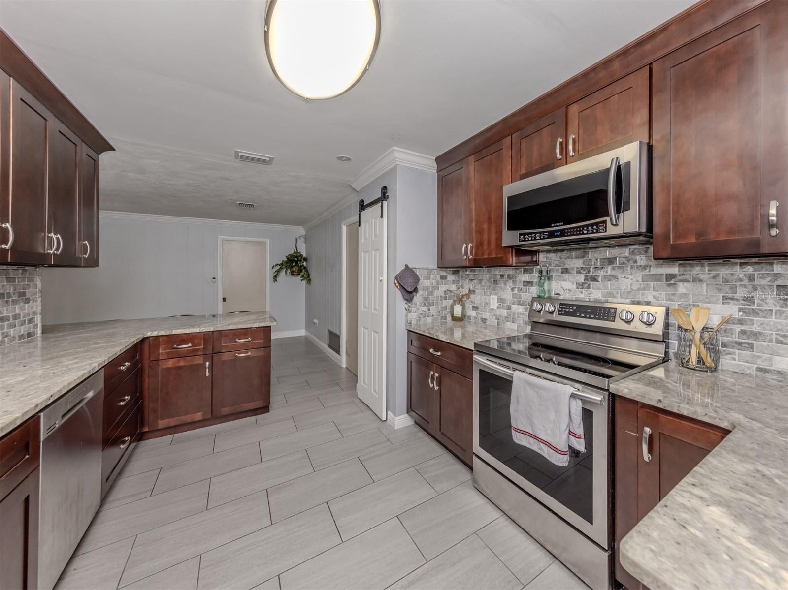 2161 INNER CASS CIRCLE