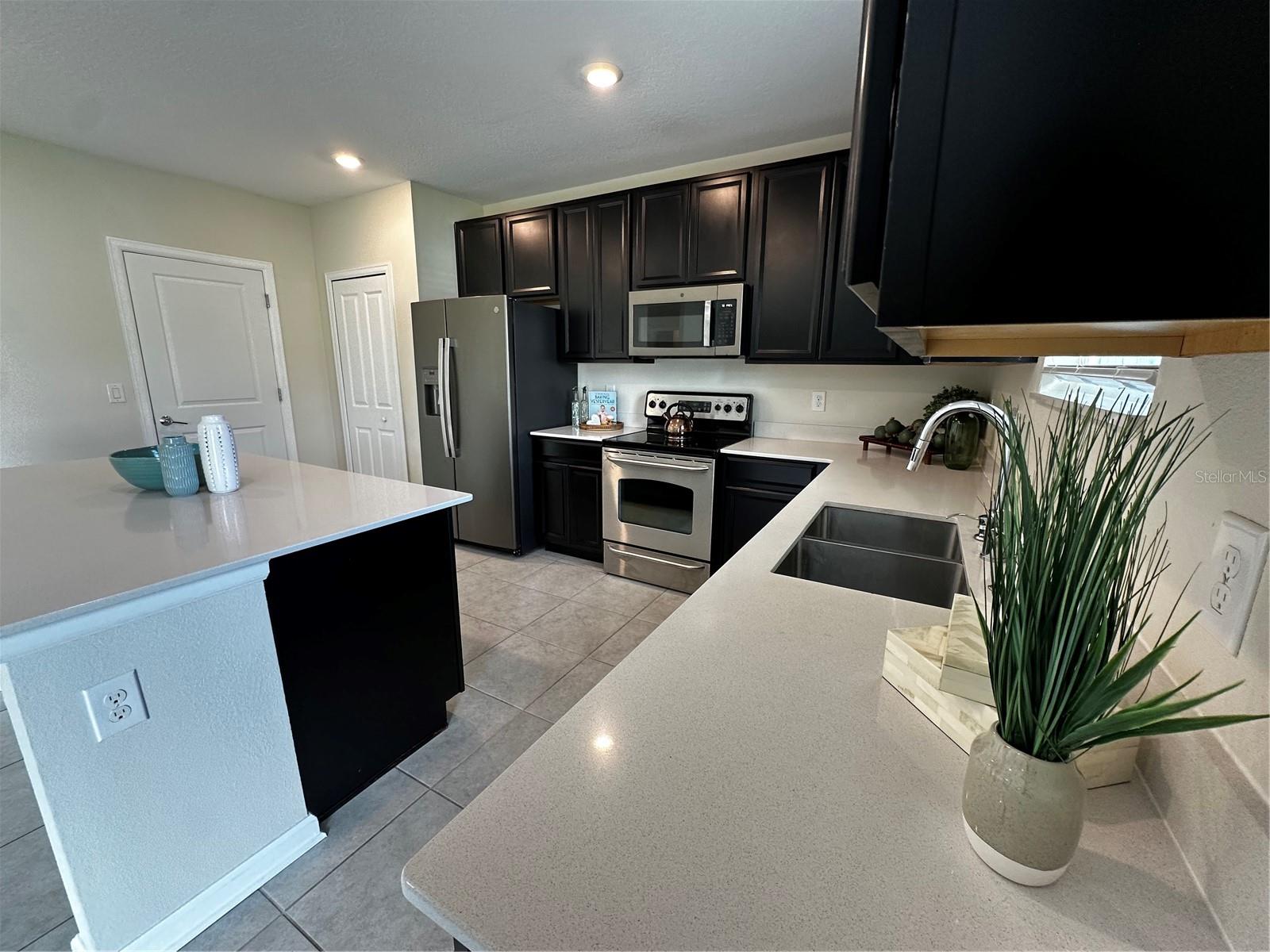 GREATER LAKES PH 4 - Residential Lease