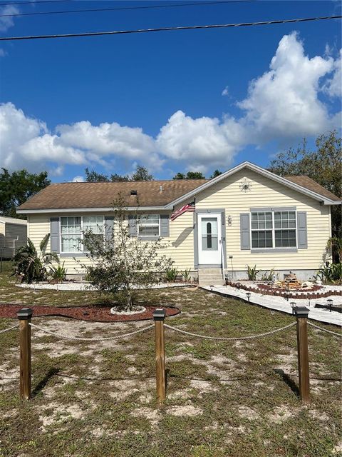 A home in LAKE WALES