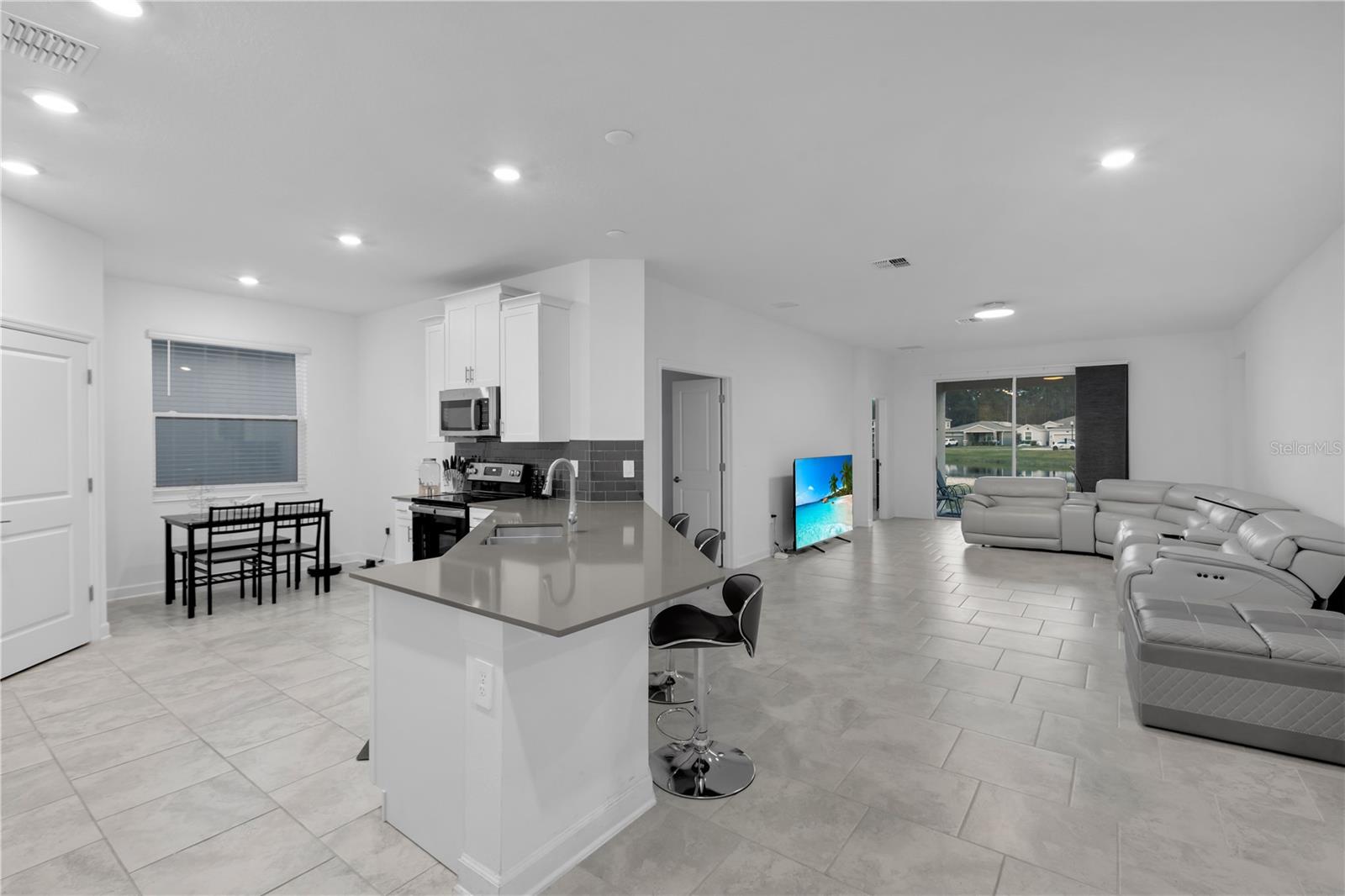 CAMDEN PK/PROVIDENCE PH 4 - Residential Lease