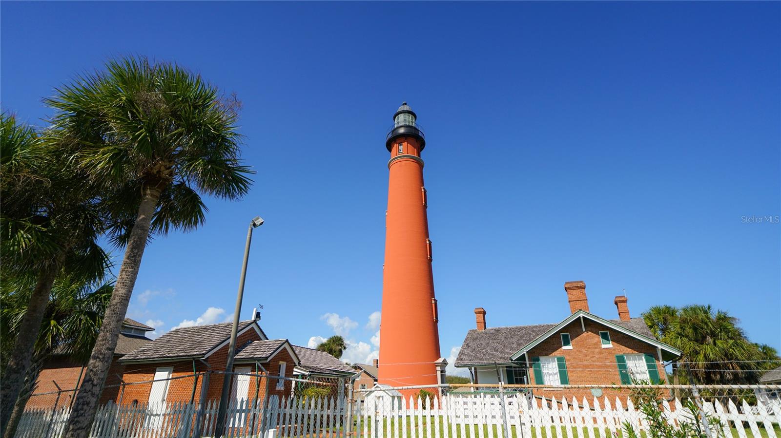 LIGHTHOUSE SHORES - Land