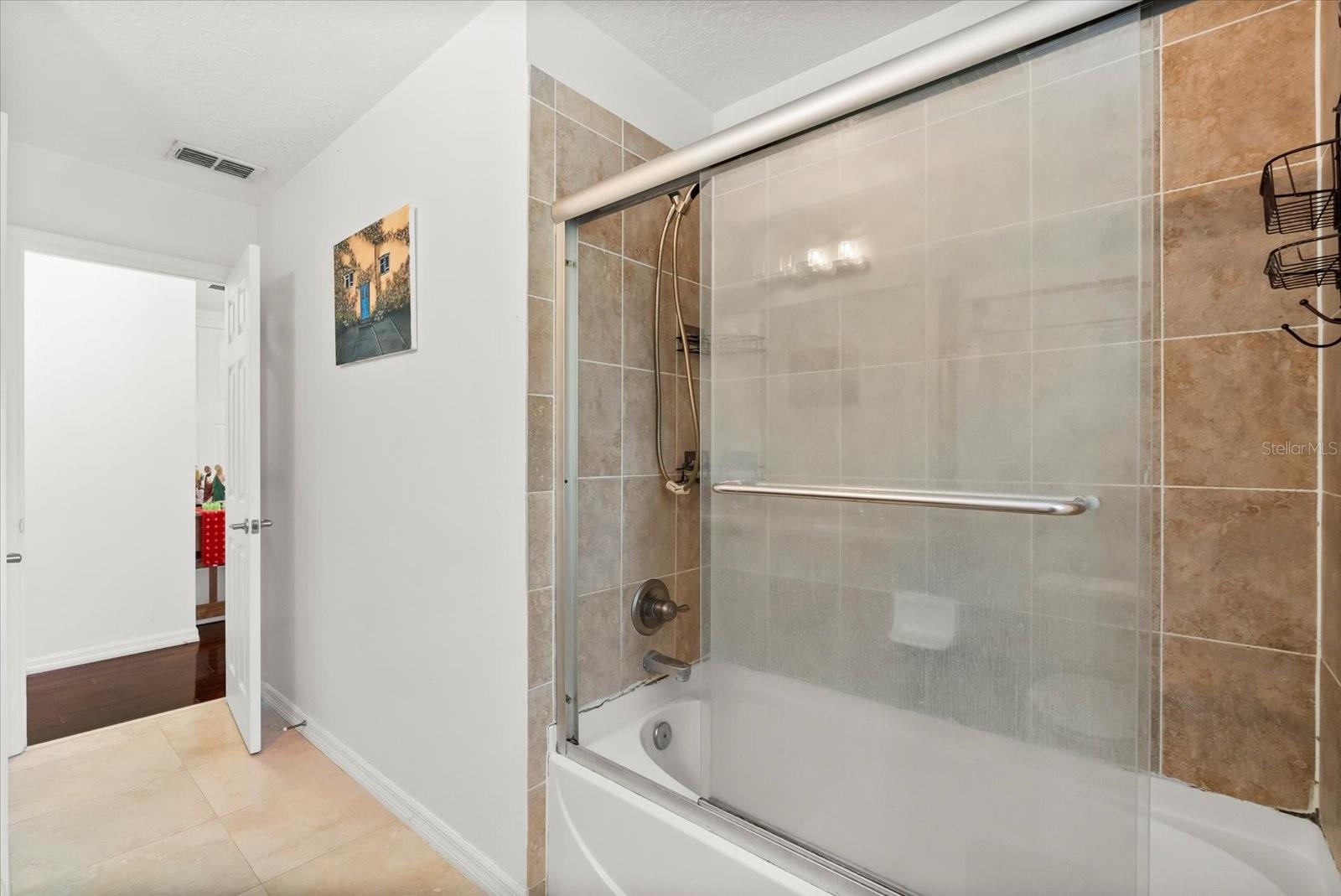 EAGLE CRK PH 01A - Residential Lease