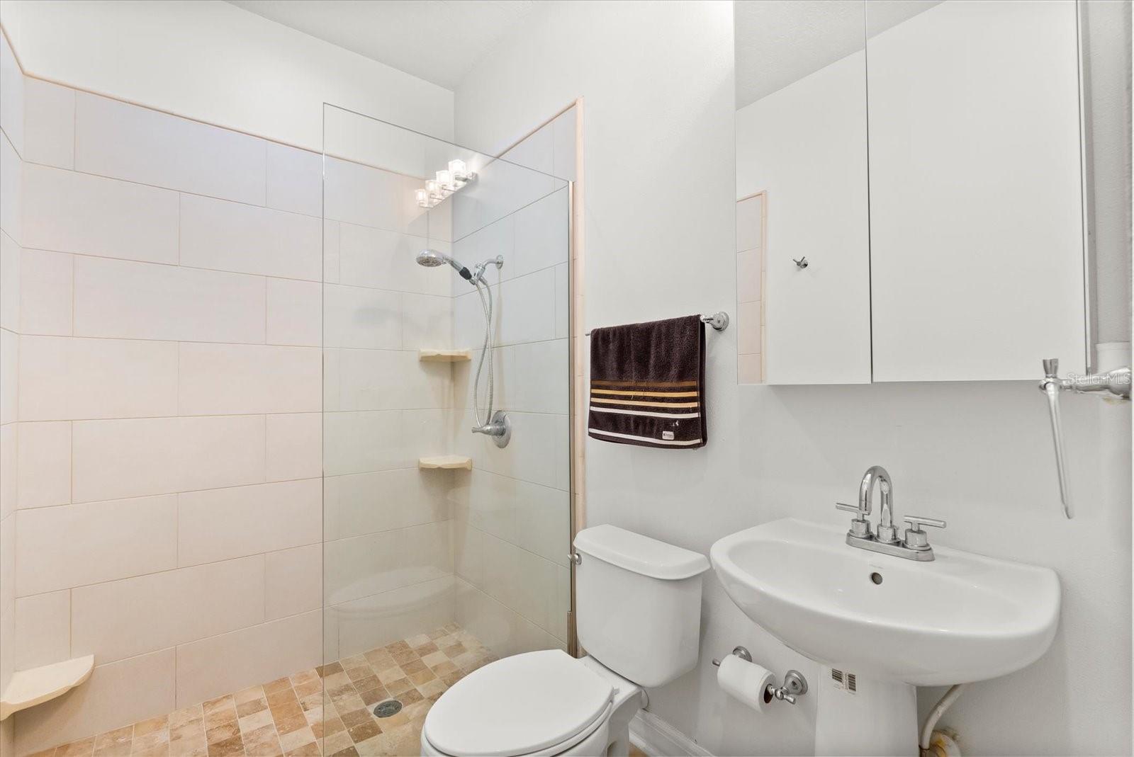 EAGLE CRK PH 01A - Residential Lease