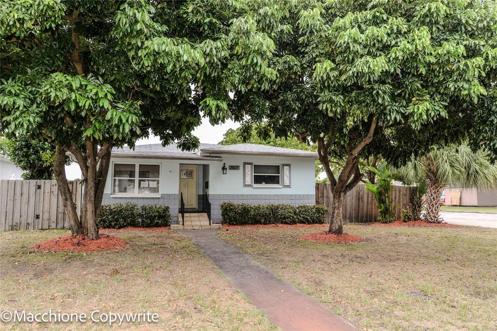 Photo of 2827 29th Avenue N, St Petersburg, FL 33713 (MLS # L4965509)