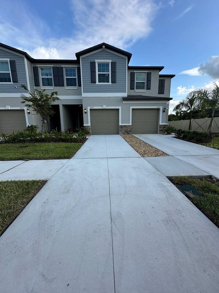 Step into comfort and convenience with this beautifully furnished 3-bedroom, 2.5-bathroom home. This spacious rental features a modern kitchen, stylish living and dining areas, and a private outdoor space, just bring your suitcase.
Located close to restaurants, shops, and major highways, this home offers easy access to everything you need.