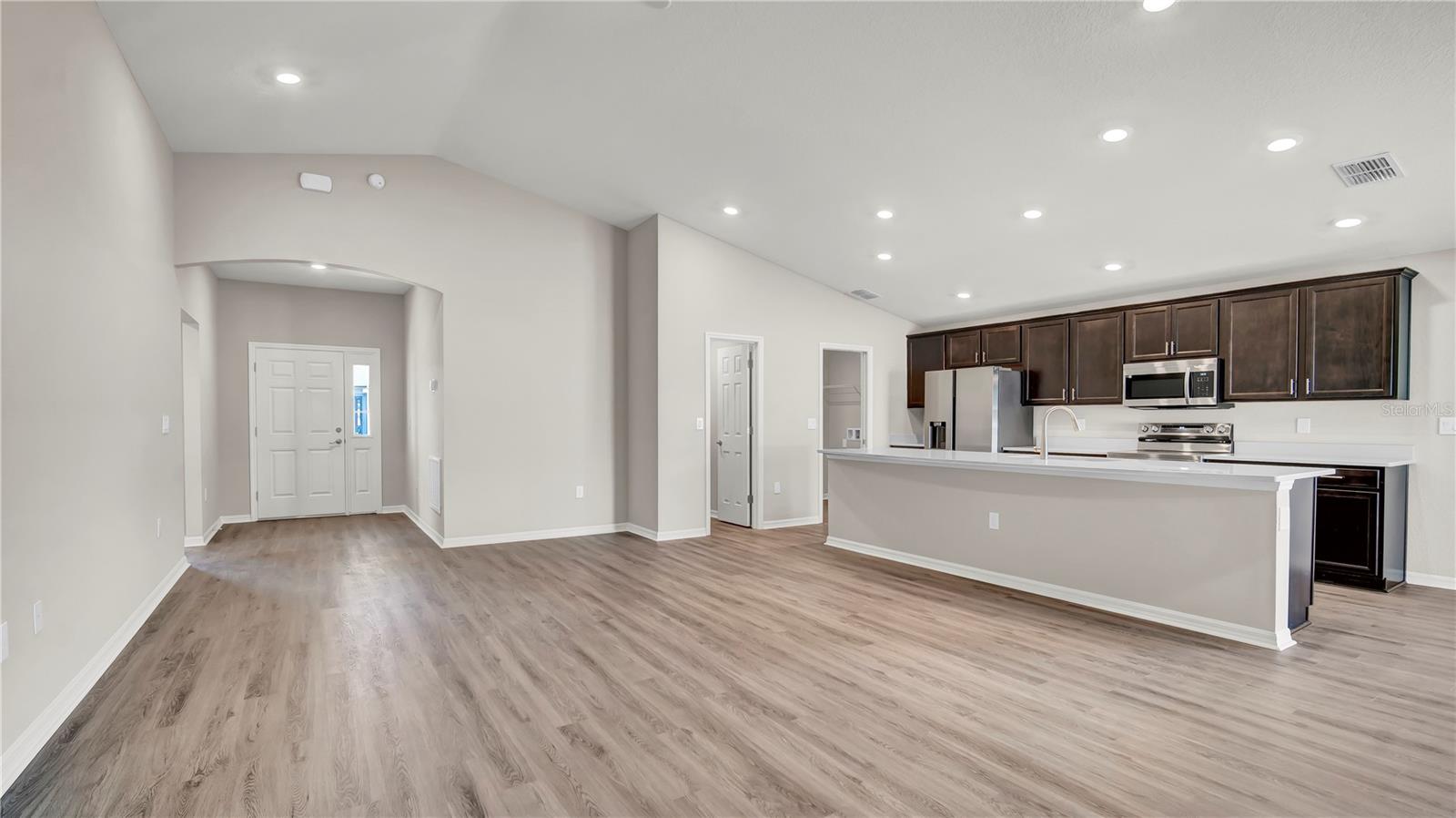 GENEVA LNDGS PH 2 - Residential Lease