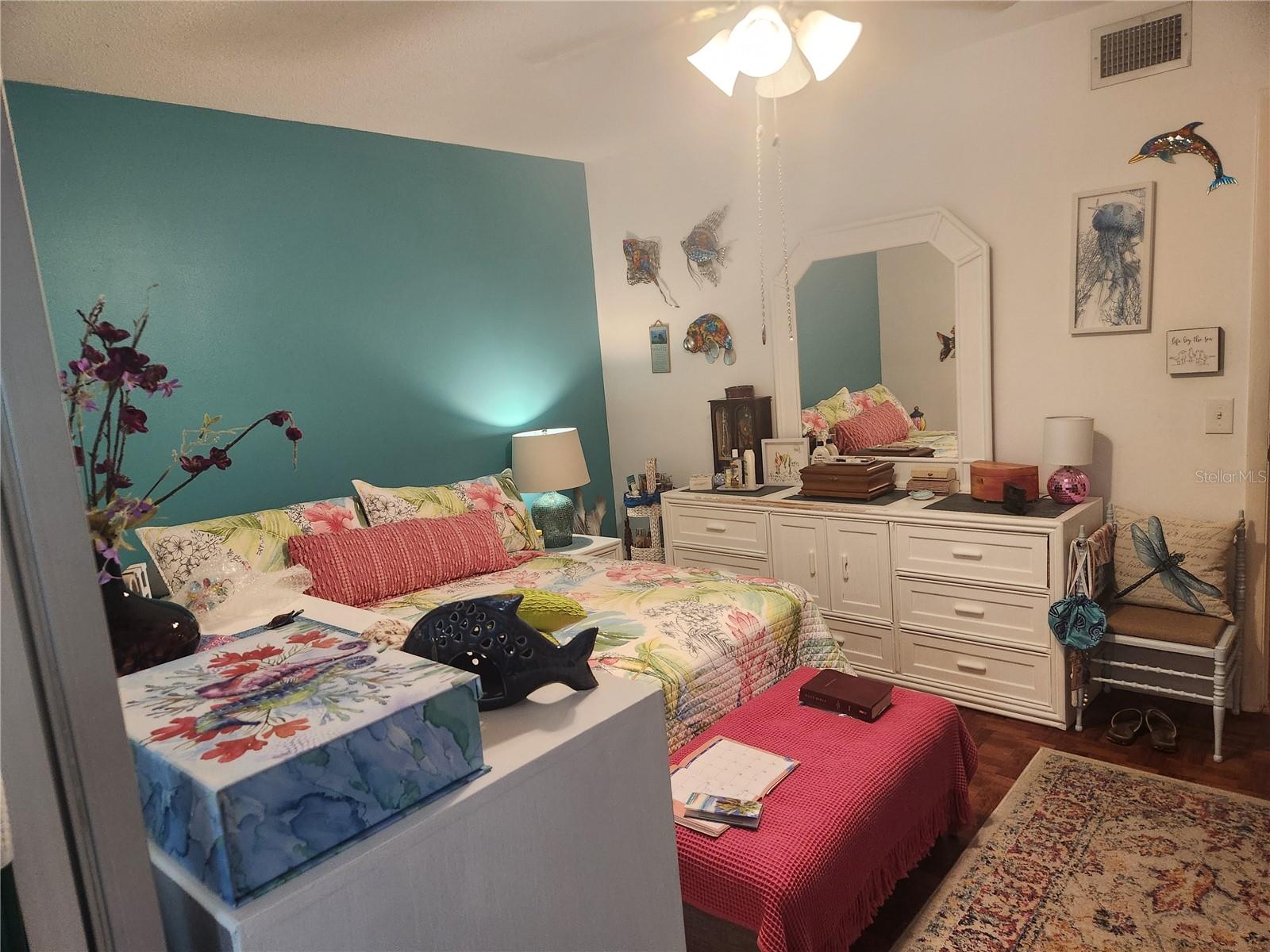 ON TOP OF THE WORLD - Residential