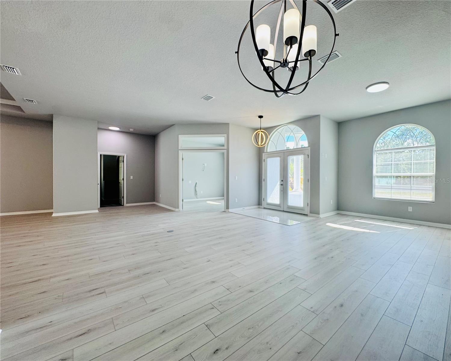 2897 W MUSTANG BOULEVARD