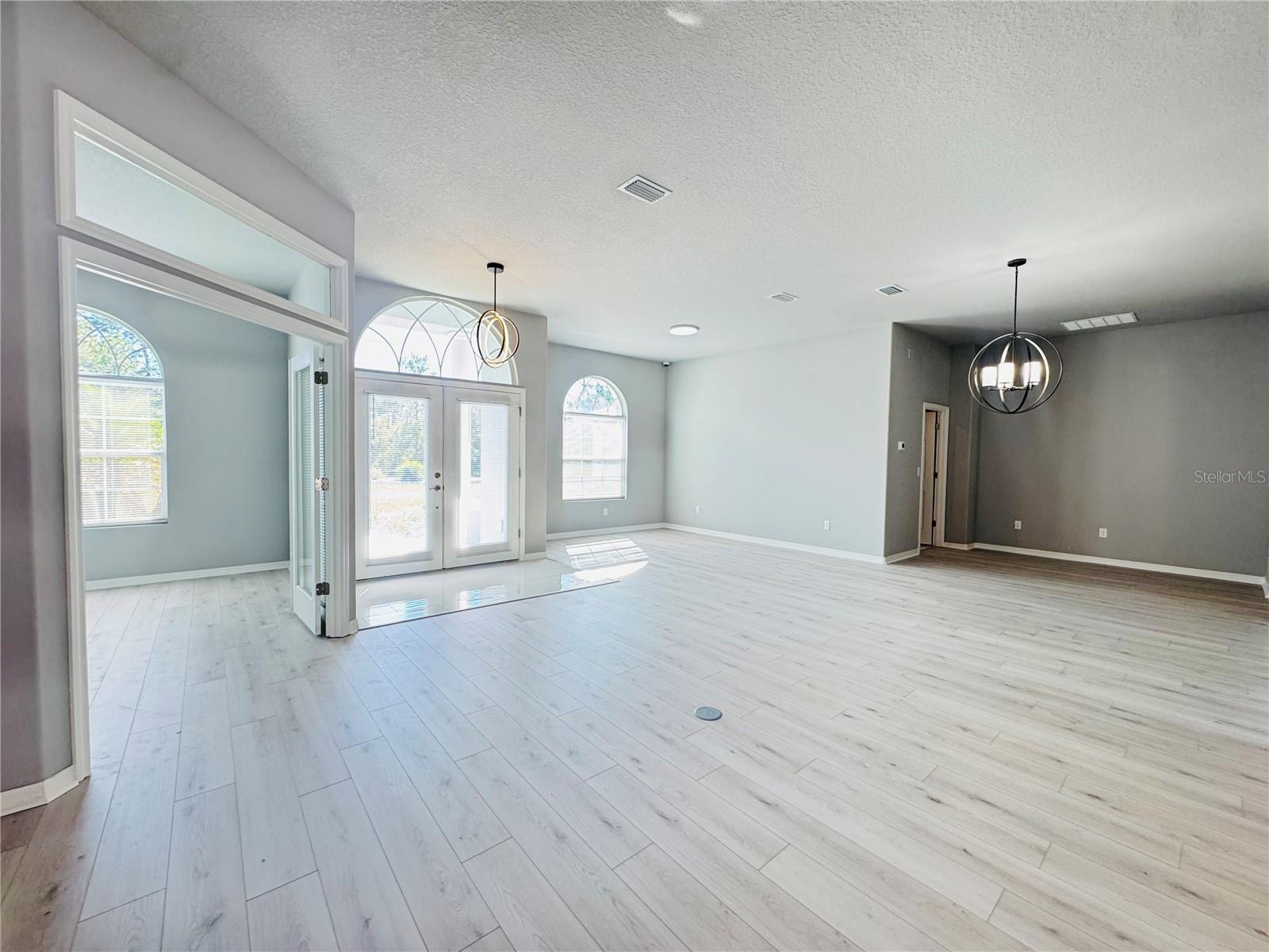 2897 W MUSTANG BOULEVARD