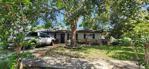 Photo of 611 Lilac Road, Casselberry, FL 32707 (MLS # O6326250)