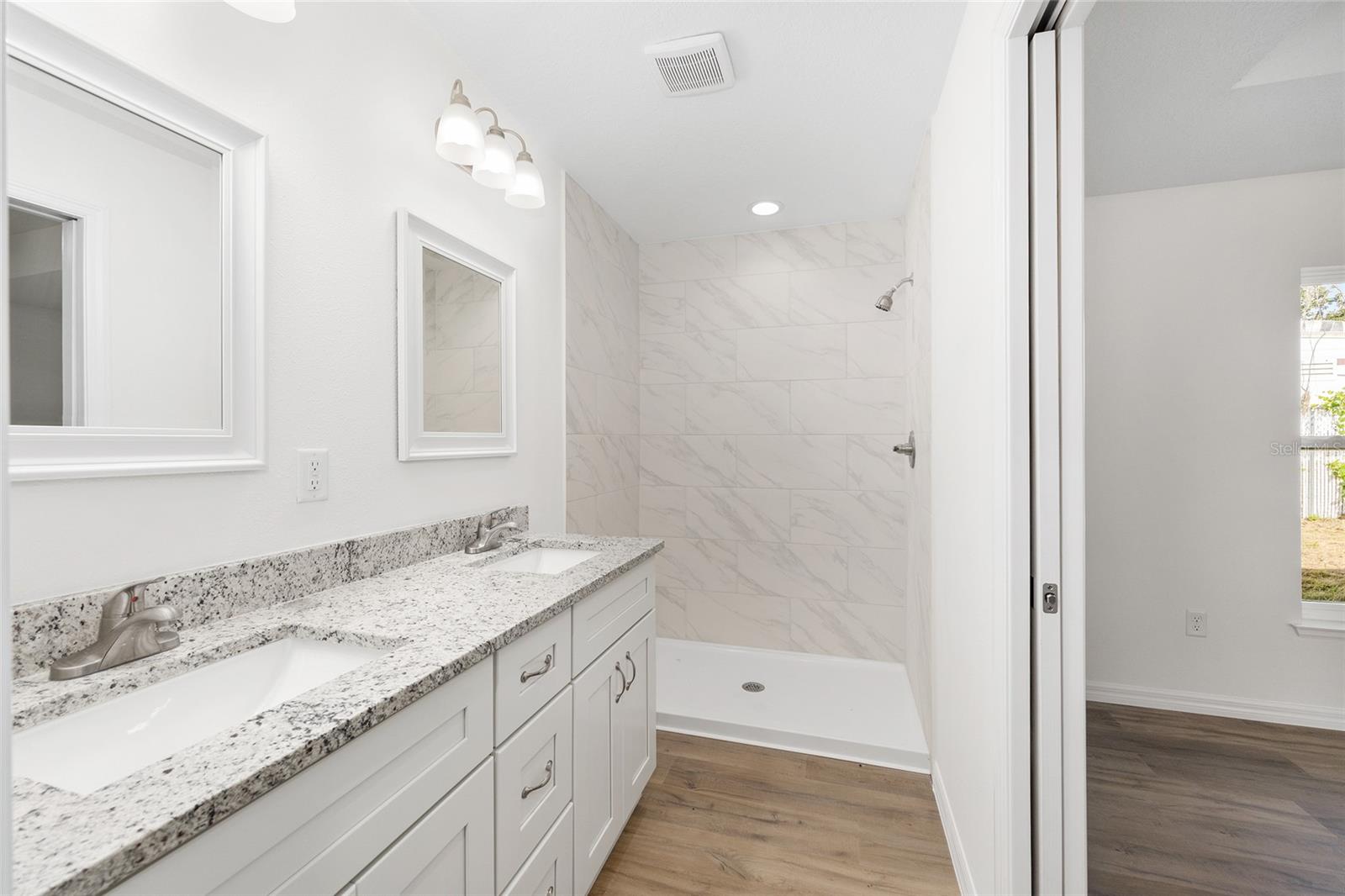 TRAILS E - Residential Lease