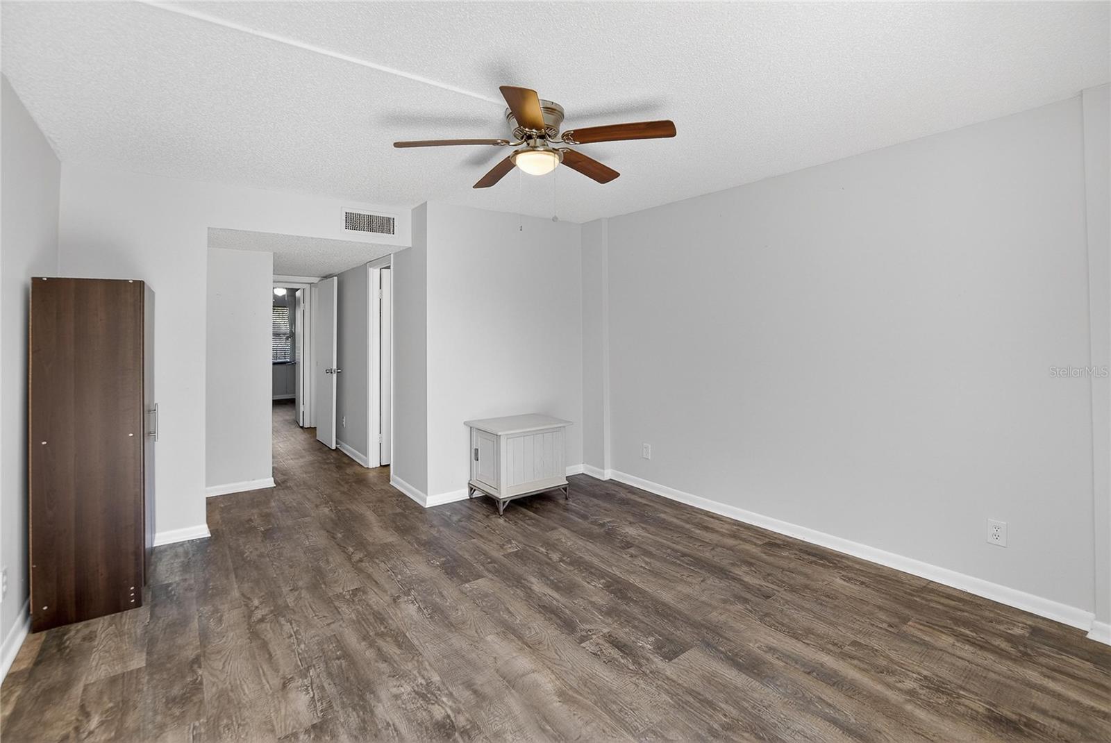 COVE CAY VILLAGE IV - Residential Lease