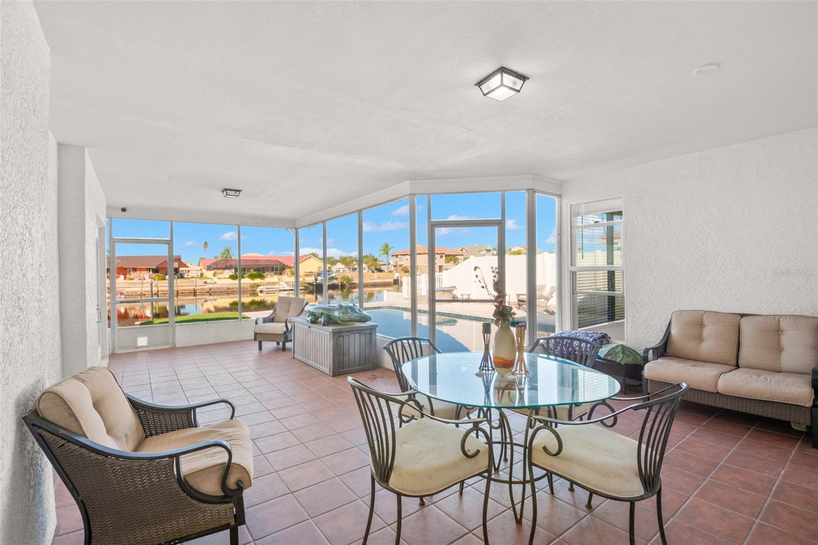 FLOR A MAR - Residential