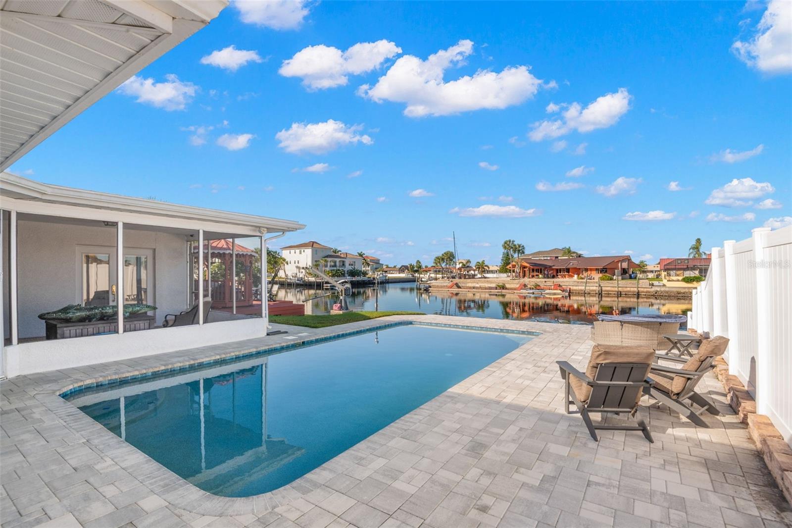 FLOR A MAR - Residential